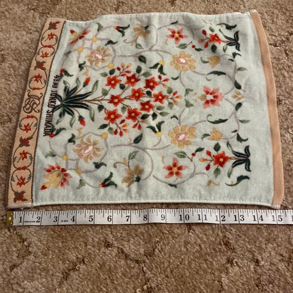 49 AV Junko Shimada Rare Floral Hand Towel - Picture 6 of 6